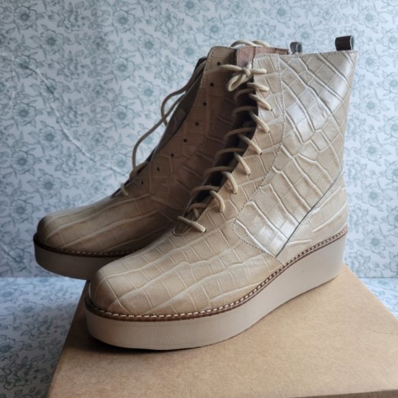 NIB Anthropologie Lace-Up Platform Boots | 9 - Picture 1 of 6